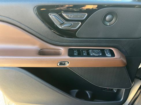 Used 2022 Lincoln Aviator Reserve image 24