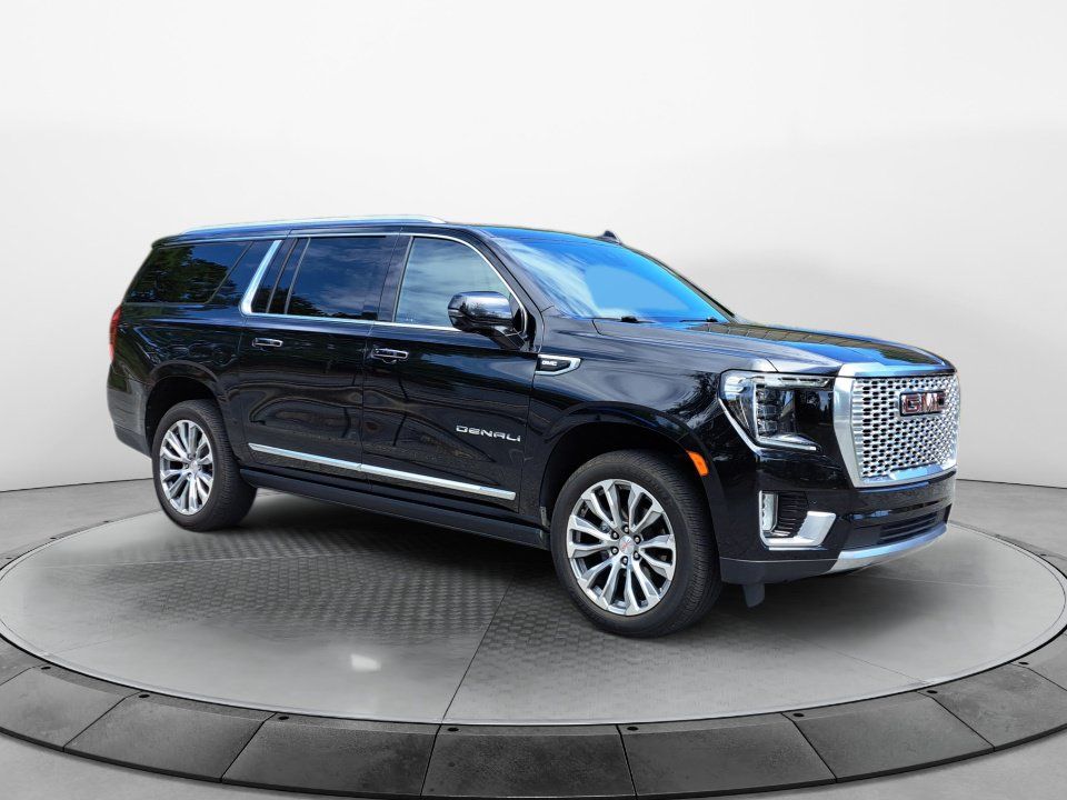 Used 2021 GMC Yukon XL Denali w/ Denali Premium Package AWD/4WD image 1