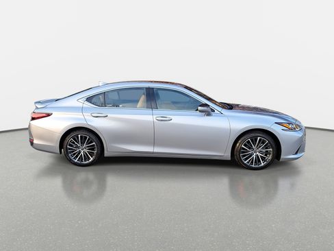 Used 2025 Lexus ES 300h w/ Premium Package image 4