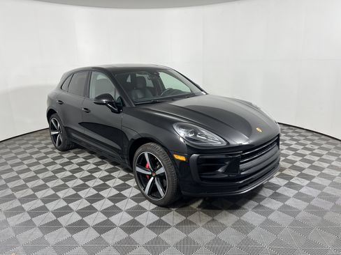Certified 2022 Porsche Macan S AWD/4WD image 9