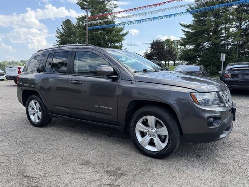 Used 2017 Jeep Compass Latitude AWD/4WD image 3