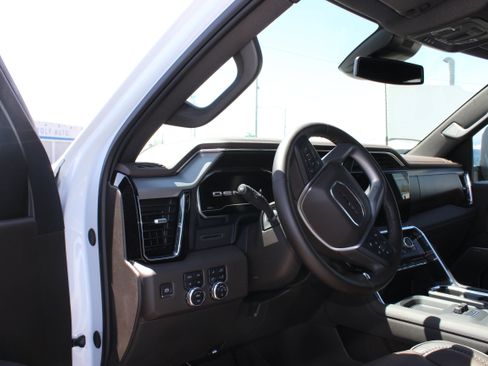 Used 2025 GMC Sierra 3500 Denali AWD/4WD image 27