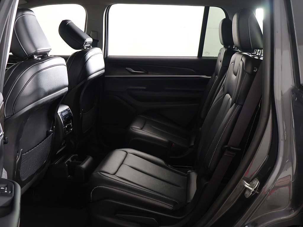 Used 2023 Jeep Grand Cherokee L Limited AWD/4WD image 31