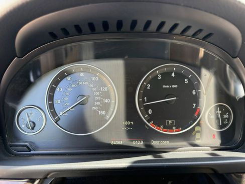 Used 2011 BMW 550i xDrive Sedan AWD/4WD image 40