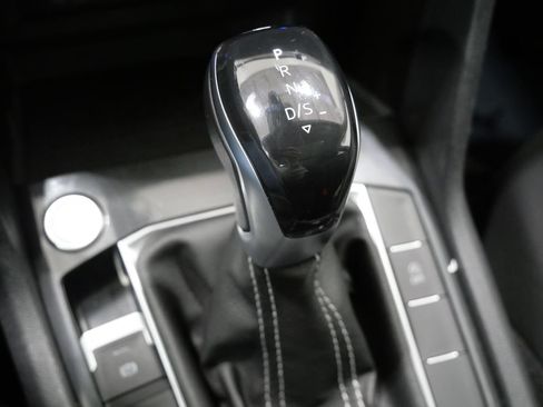 Used 2022 Volkswagen Tiguan SE AWD/4WD image 24