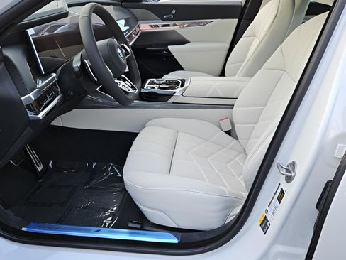 New 2026 BMW i7 eDrive50 w/ M Sport Package image 8