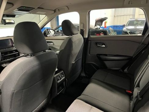 Used 2023 Nissan Rogue SV AWD/4WD image 18