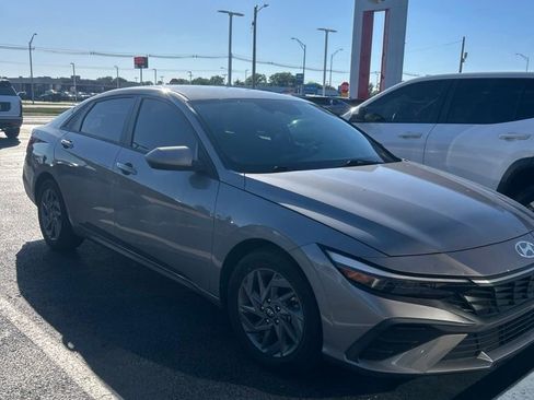 Used 2024 Hyundai Elantra SEL FWD image 1