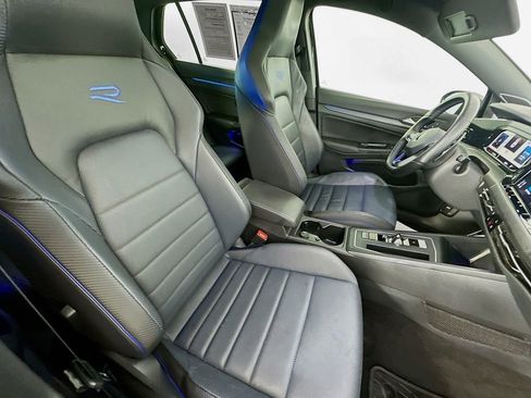 Used 2022 Volkswagen Golf R image 29