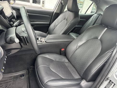 Used 2022 Toyota Camry XSE FWD image 10