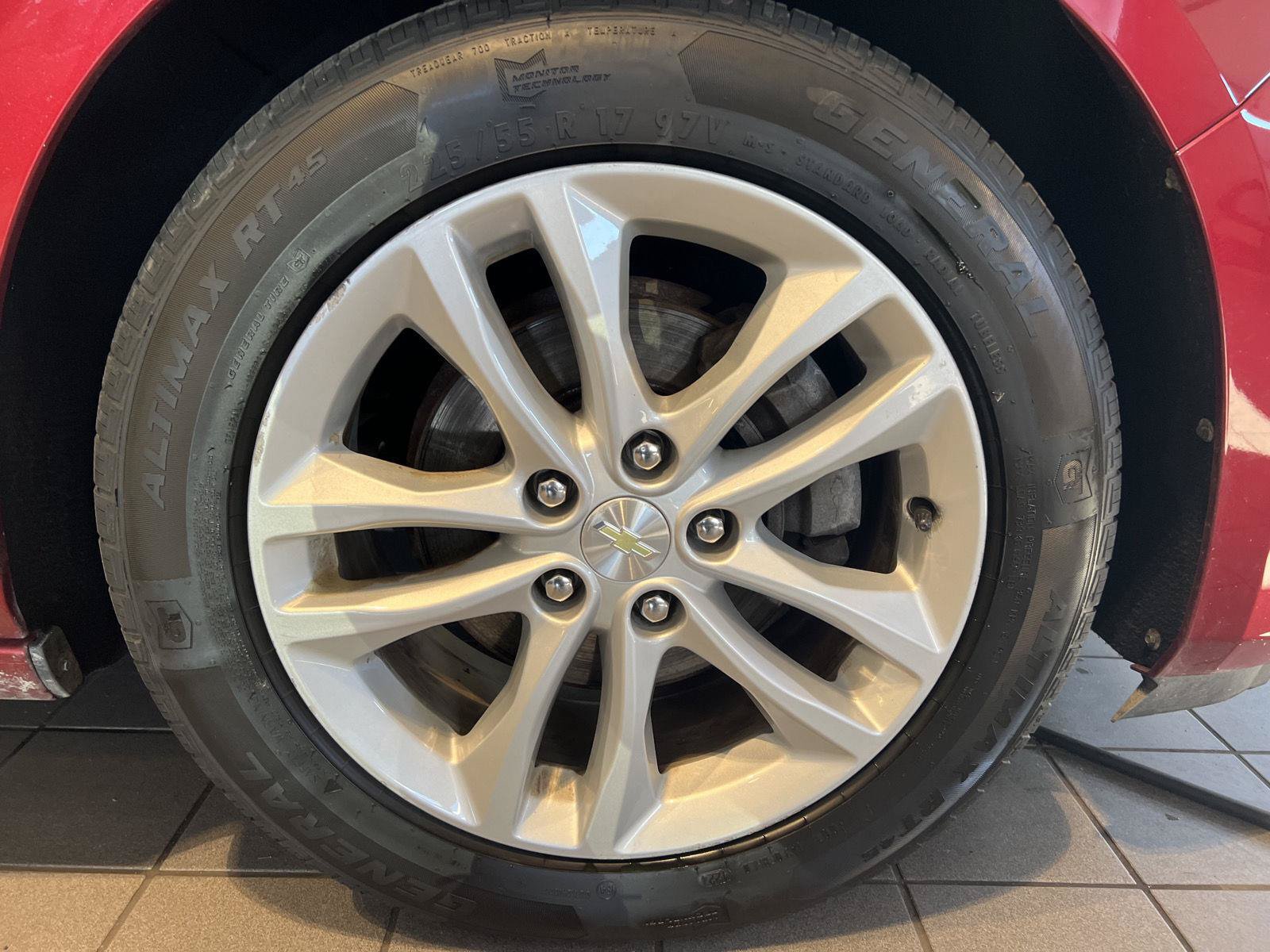Used 2017 Chevrolet Malibu LT FWD image 13