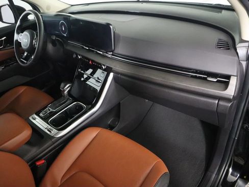 Used 2024 Kia Carnival SX image 18