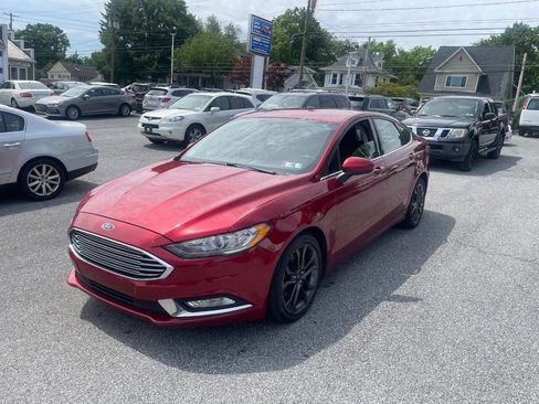 Used 2018 Ford Fusion SE w/ Equipment Group 201A FWD image 2