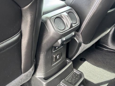 Used 2021 Jeep Wrangler Unlimited Sahara w/ Uconnect 4C Nav & Sound Group AWD/4WD image 14