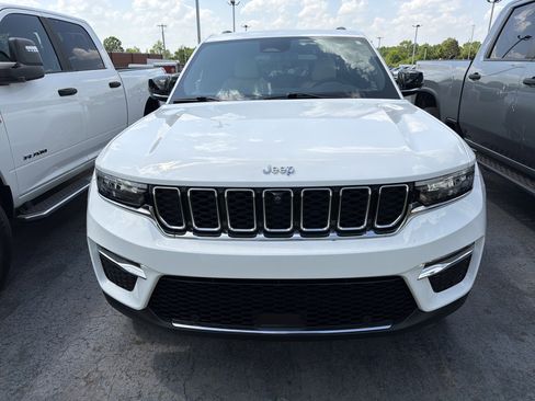 Used 2023 Jeep Grand Cherokee Limited w/ Luxury Tech Group II AWD/4WD image 2