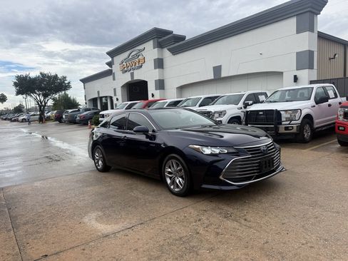 Used 2021 Toyota Avalon XLE FWD image 2