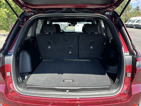 New 2025 Jeep Grand Cherokee Laredo X image 19