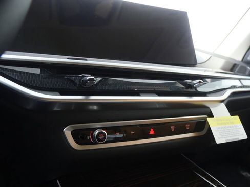 New 2026 BMW X7 xDrive40i w/ Premium Package AWD/4WD image 25