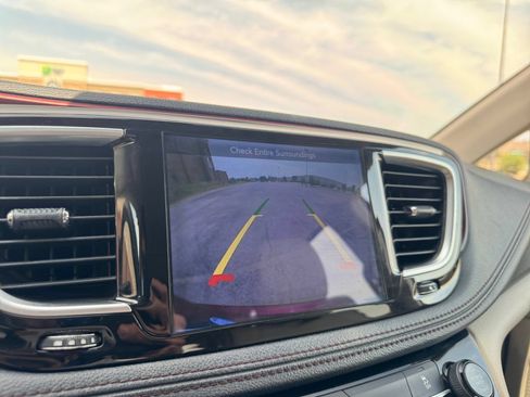 Used 2017 Chrysler Pacifica Limited w/ UConnect Theater Package FWD image 34