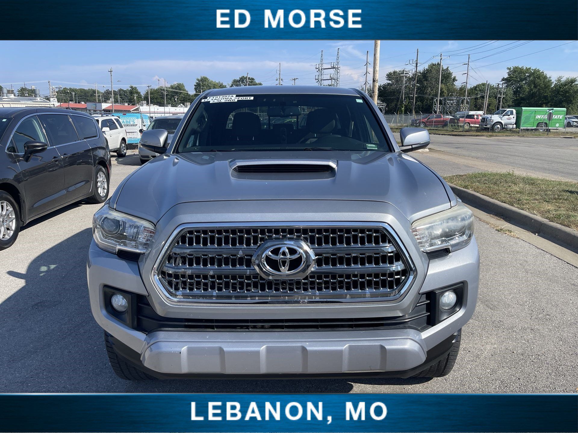 Used 2017 Toyota Tacoma TRD Sport w/ Tow Package (A/T) AWD/4WD image 3
