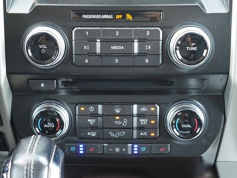 Used 2016 Ford F150 Lariat w/ Equipment Group 502A Luxury AWD/4WD image 23