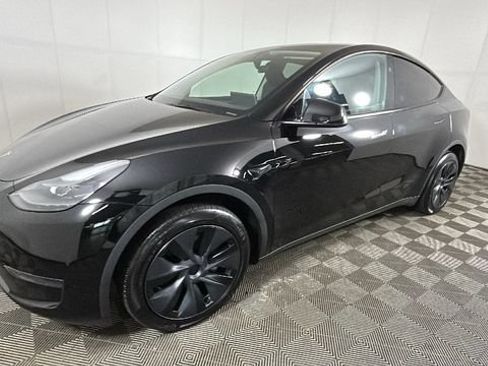 Used 2024 Tesla Model Y Long Range AWD/4WD image 6