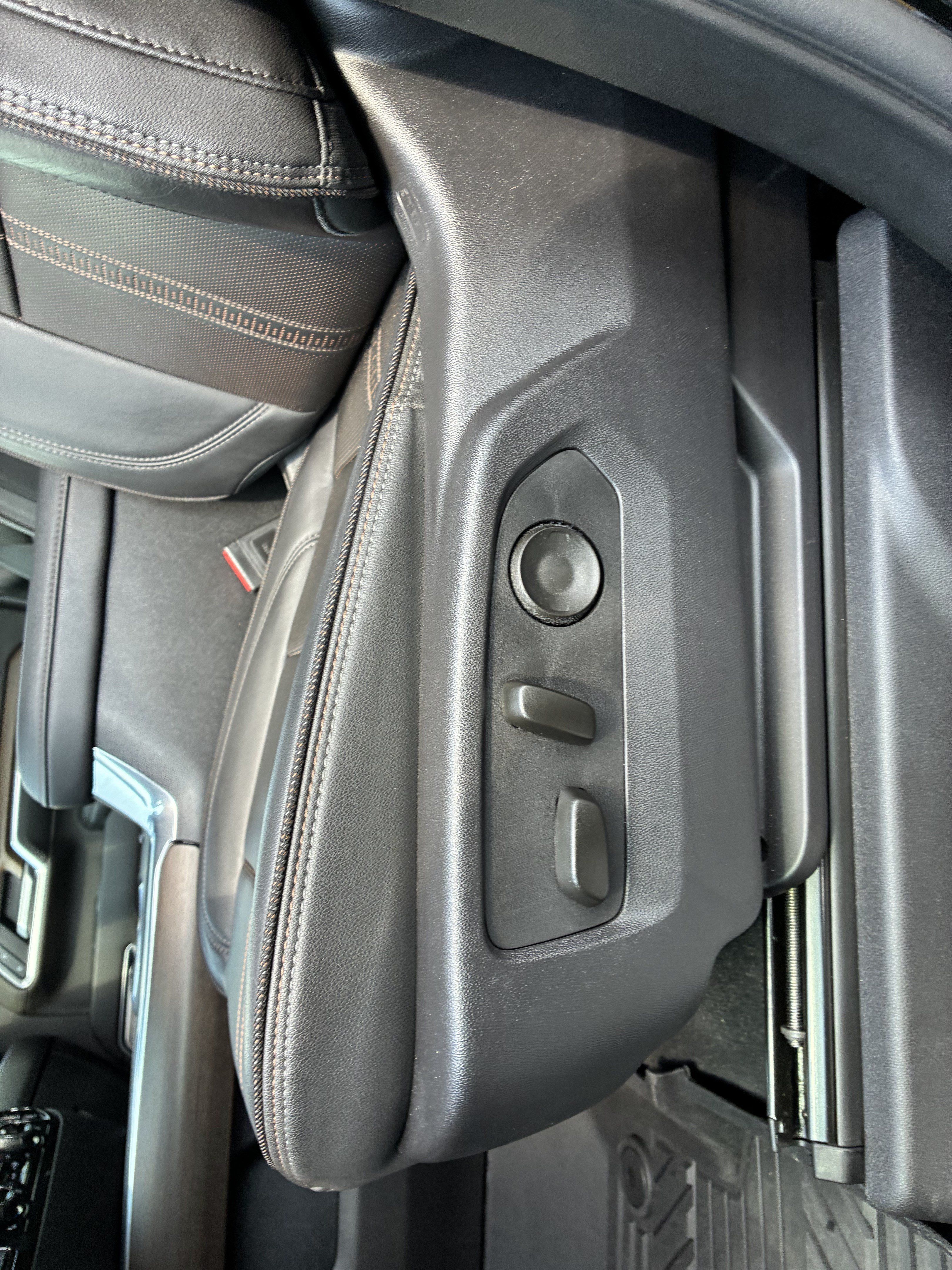 Used 2025 Chevrolet Silverado 3500 High Country w/ High Country Premium Package AWD/4WD image 28