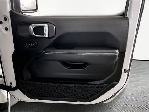 Used 2023 Jeep Wrangler Sahara image 27