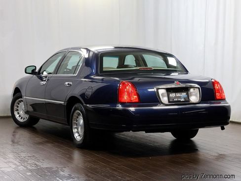 Used 2001 Lincoln Town Car Executive image 7