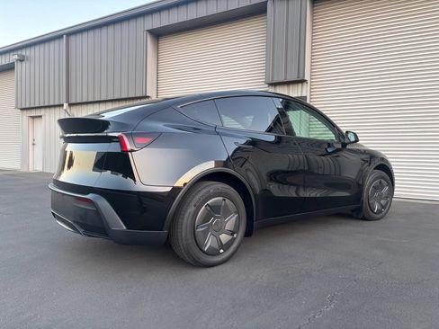 Used 2026 Tesla Model Y 2WD image 7
