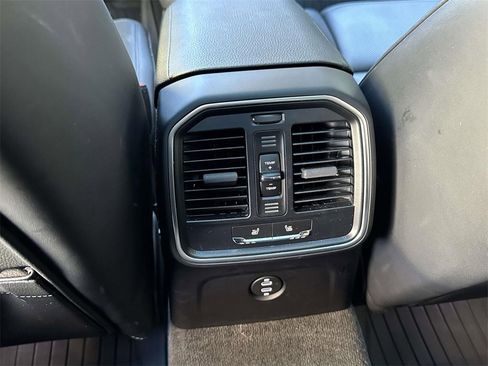 Used 2025 Porsche Macan image 12