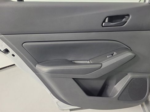 Used 2024 Nissan Altima 2.5 SV image 11