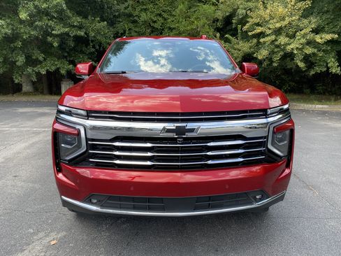 Used 2025 Chevrolet Tahoe LT w/ Comfort Package AWD/4WD image 3