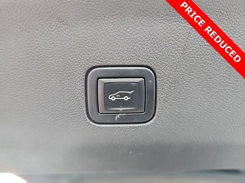 Used 2022 Chevrolet Suburban RST w/ Sport Performance Package image 17