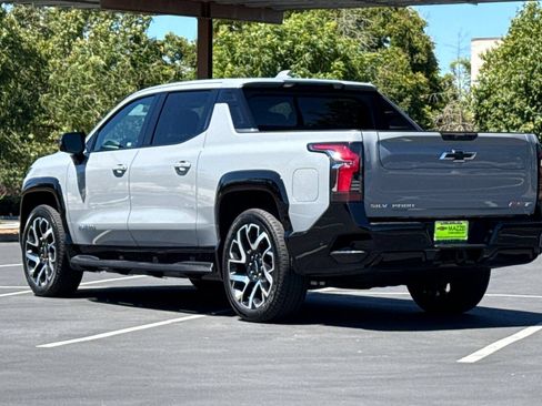 Used 2025 Chevrolet Silverado EV RST AWD/4WD image 3