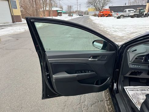 Used 2019 Hyundai Elantra Limited w/ Ultimate Package 02 image 9