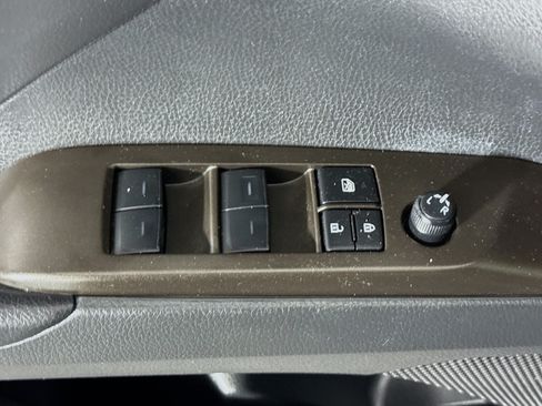 Used 2022 Toyota Camry SE w/ Carpet Mat Package (TMS) FWD image 23