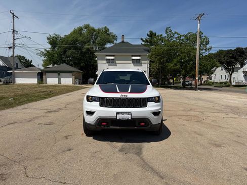 Used 2017 Jeep Grand Cherokee Trailhawk AWD/4WD image 2