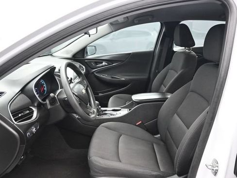 Used 2025 Chevrolet Malibu LT FWD image 7