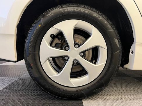 Used 2012 Toyota Prius Three image 28