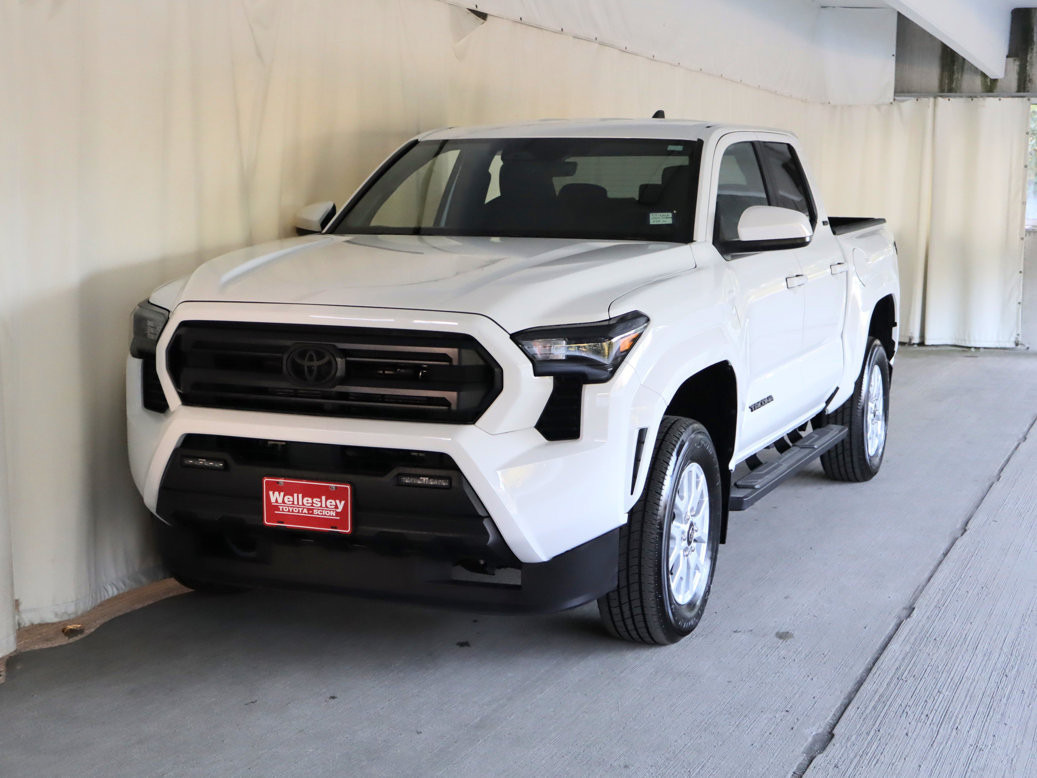 Used 2024 Toyota Tacoma SR5 AWD/4WD image 22