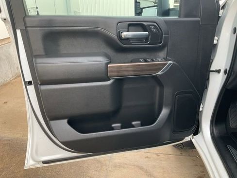 Used 2022 Chevrolet Silverado 2500 LT image 4