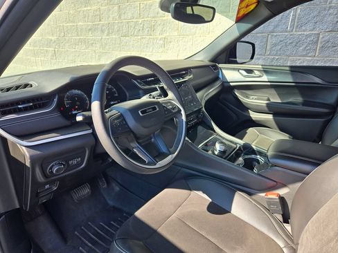 Used 2023 Jeep Grand Cherokee Altitude AWD/4WD image 13