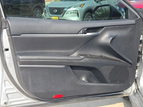 Used 2024 Toyota Camry SE image 11