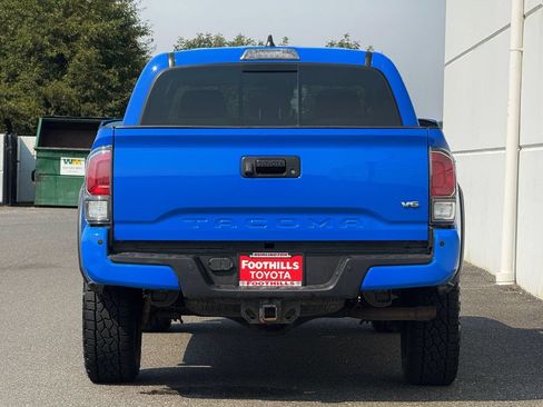 Used 2020 Toyota Tacoma TRD Off-Road w/ Technology Package AWD/4WD image 6