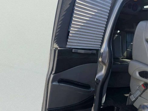 Used 2021 Chevrolet Express 2500 LS w/ Enhanced Convenience Package RWD image 17