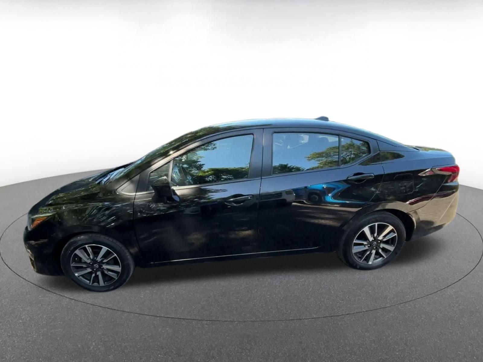 Used 2025 Nissan Versa SV FWD image 7