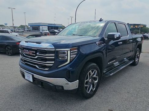 Used 2022 GMC Sierra 1500 SLT w/ SLT Premium Plus Package AWD/4WD image 3