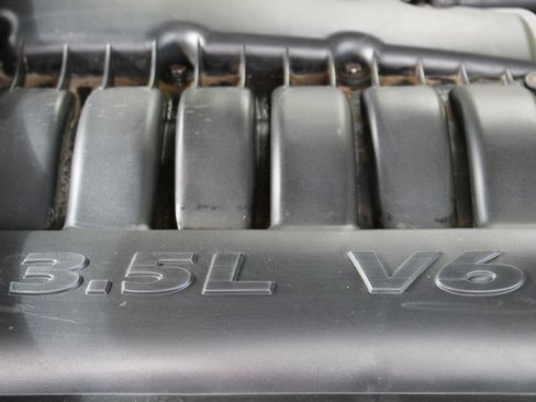 Used 2010 Dodge Challenger SE image 25