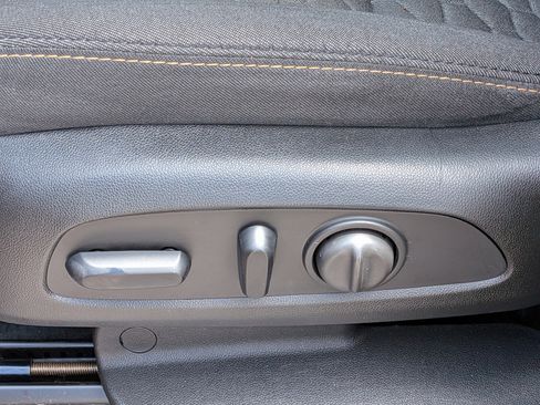 Used 2018 Chevrolet Equinox LT FWD image 22